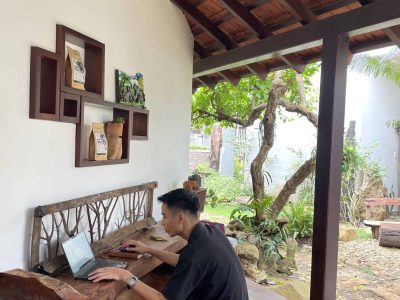 Eco-friendly homestay in Đắk Lắk with garden views, rustic rooms, and local farm experiences at Greentraveller.