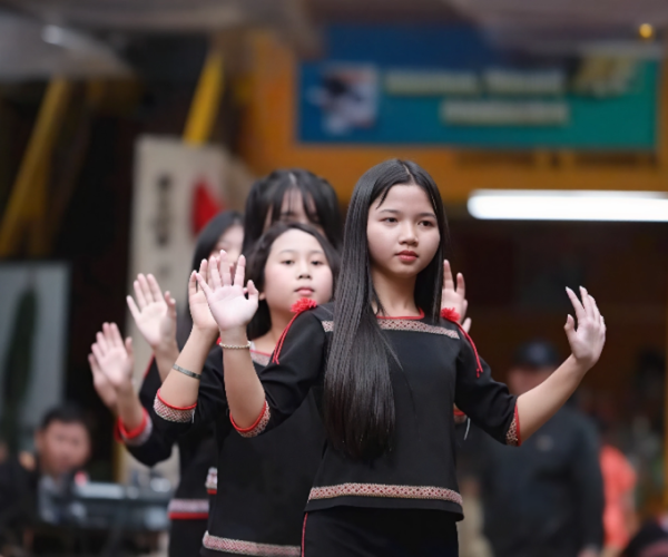 Ede culture experience with local cuisine and Dray Nur Waterfall tour in Dak Lak