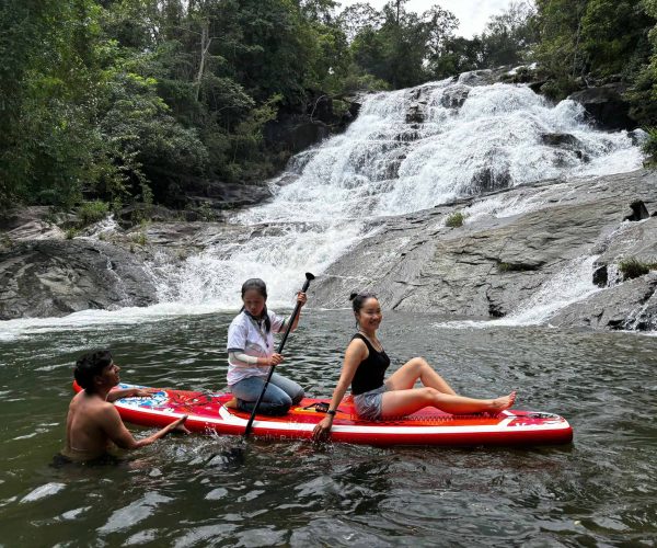 Trekking through Chu Yang Sin National Park and relaxing in natural baths.