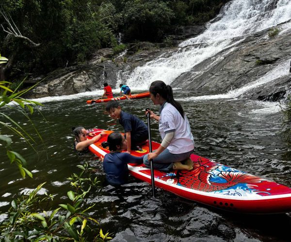 Trekking through Chu Yang Sin National Park and relaxing in natural baths.