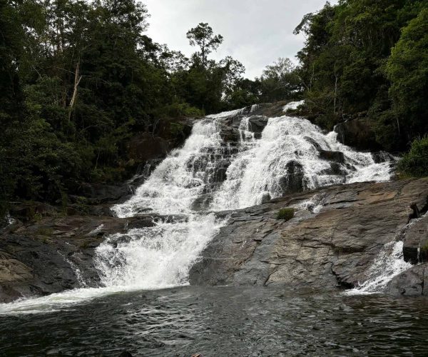 Trekking through Chu Yang Sin National Park and relaxing in natural baths.