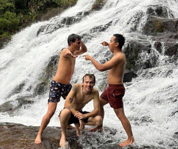 Trekking through Chu Yang Sin National Park and relaxing in natural baths.
